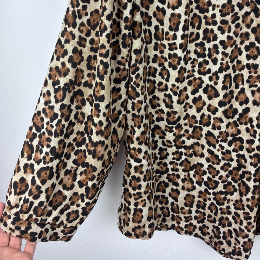 NWT CeCe Leopard Print Blouse XL High Low Hem V-Neck Semi Sheer 3/4 Sleeve - Picture 3 of 11